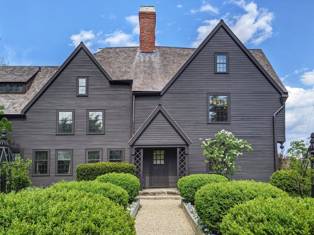 MadHattersNYC's tweet photo. NEW POST! Salem's vivid history, robust art scene, coastal views and abundant eateries make it a perfect destination all year round. Here's why you shouldn't wait till October to visit 😊 --->
https://t.co/vsQURZfVYH

@DestSalem #SalemMA #DestSalem https://t.co/BgM7DQ6MxM