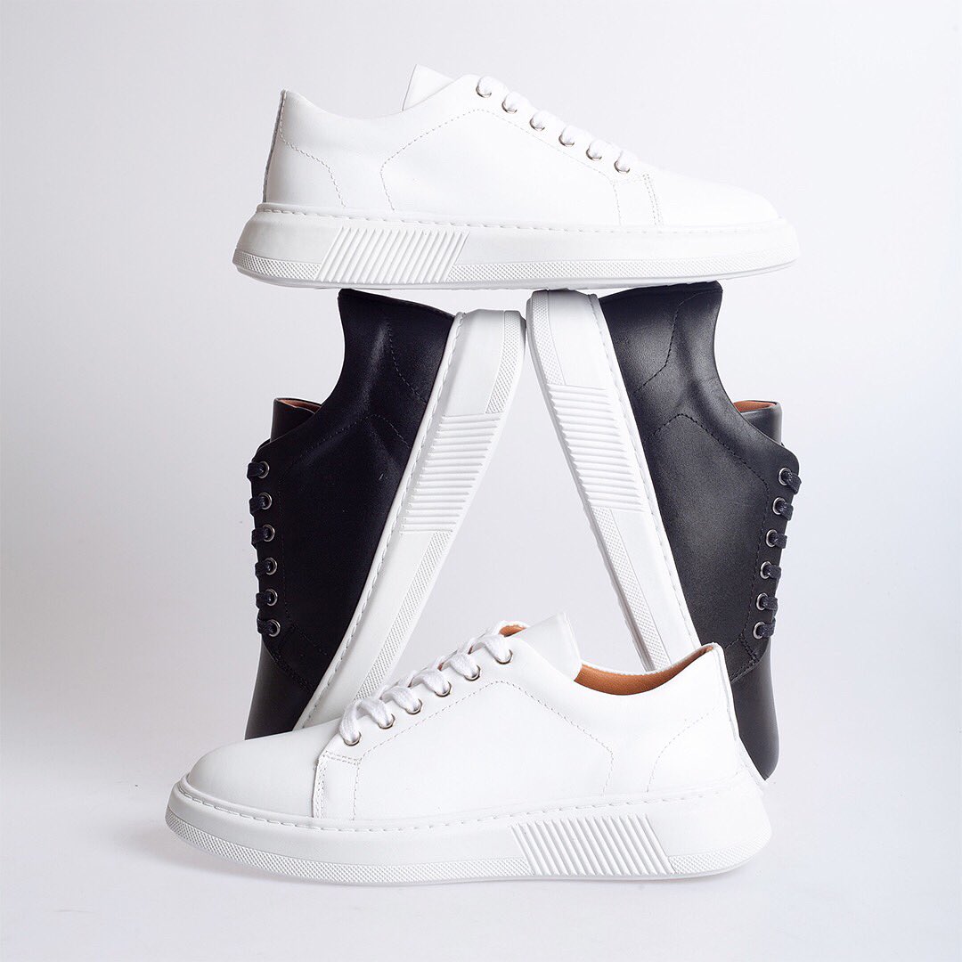 Minimal şıklığa konforlu adımlar! İtalyan derisinin kullanıldığı sneaker’larla stil sahibi olmaya ne dersin?
.
Comfortable steps to minimal elegance! How would you like to be stylish with Italian leather sneakers?

#FlowerAyakkabı #AdımındaModaVar #Sneaker