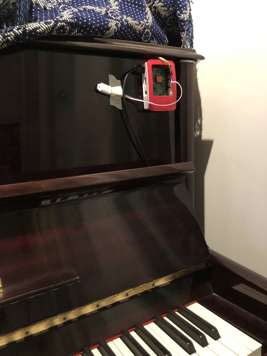 4SPQutXMsAXsPzJ's tweet image. Checking real time temperature/humidity inside/outside the piano