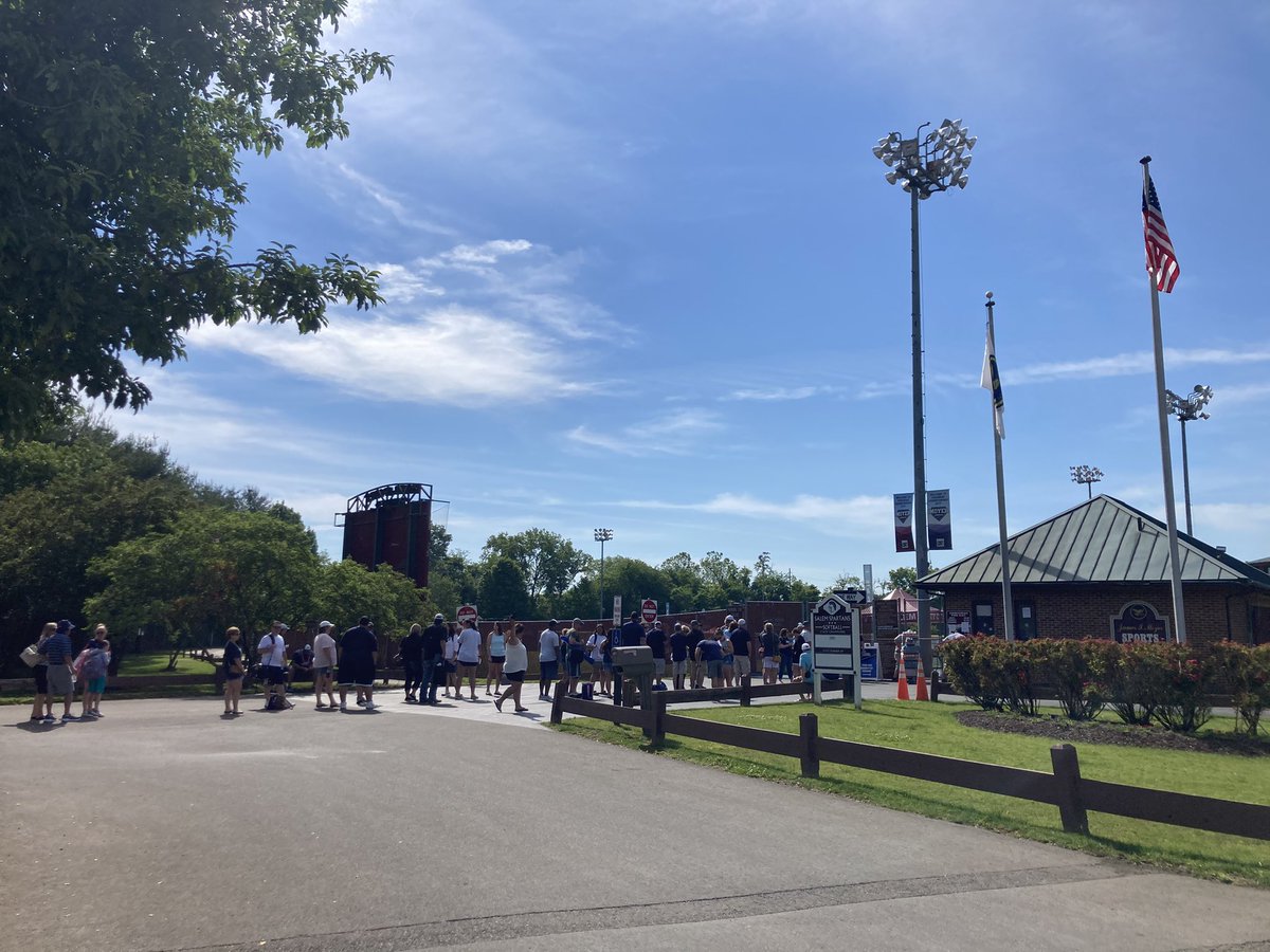 Line to get into championship Tuesday in Salem, VA 

<a href="/VWUSOFTBALL/">Va Wesleyan Softball</a> leads series 1-0 over <a href="/tluathletics/">TLU Bulldogs</a> <a href="/TLUsoftball/">TLU Softball</a> 

11:00 ET Game 2 starts 

1:30 ET if necessary game

ncaa.com/game/5843689

#2021nationalchampion