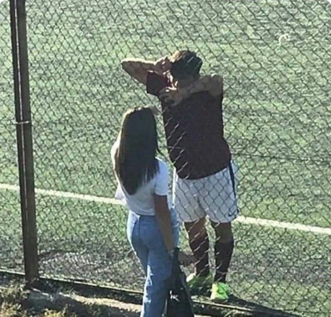 keşke manitayla şöyle bir fotom olsaydı da vurdum gol oldu buldum son oldu şekilinde paylaşsaydım 😁