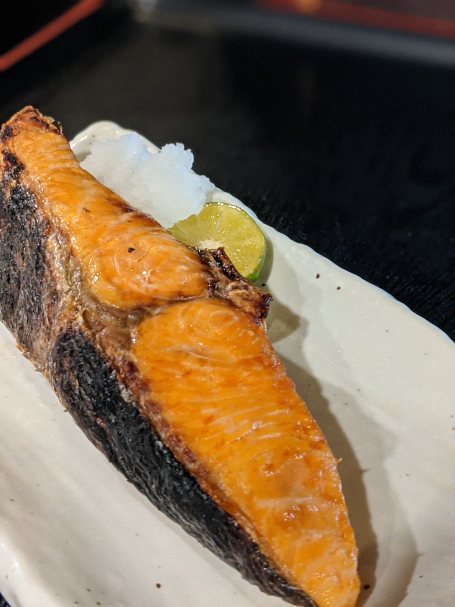 ট ইট র 赤坂丸重 まるじゅう 21年6月2日 水 のお昼ご飯 主菜 小鉢3品 漬物 味噌汁 ご飯が 全部ついて10円です 1 鶏の竜田揚げ 2 銀鮭の塩焼き 3 刺身盛合わせ 小鉢 ニラと黄ニラ玉 自家製ポテトサラダ 豆アジの南蛮漬け 桜エビと新生姜炊込み