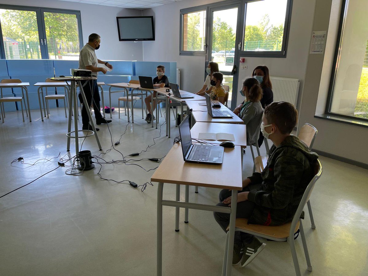 dane_nancy_metz's tweet image. Le #RobotLab, des ateliers de #programmation pour petits et grands, #1D et #2D, CM2 et collégiens, le 1er juin au #eLab #numérique du territoire de Forbach ⤵️
✔️Arts numériques
✔️#IA et #robot #AlphaAI 
✔️Programmation #microbit
✔️Modélisation et imprimante #3D...
#PLANETE_FEDER