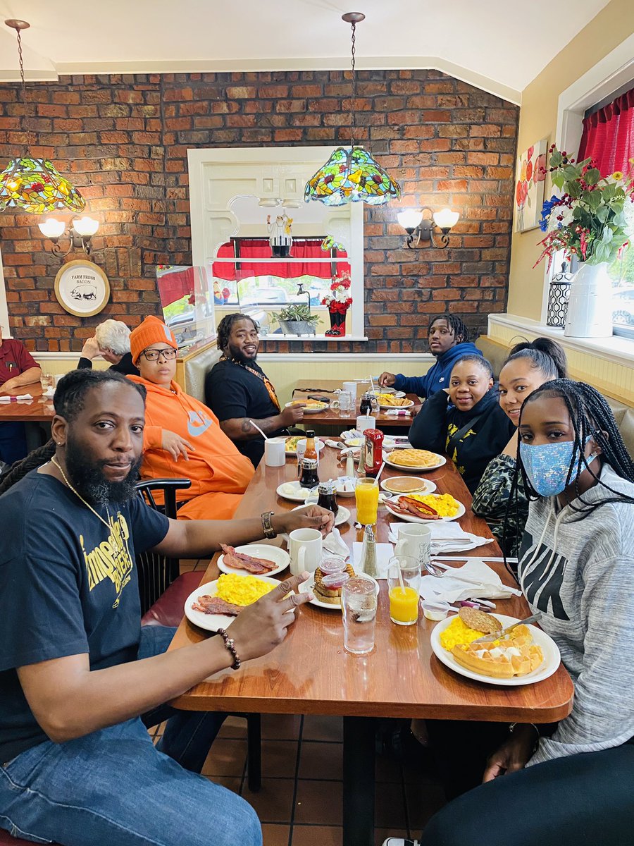RodneyWhitlow's tweet image. Monthly Meeting With The Team/Staff❗️  We Came Off Of A Rough Holiday Weekend. Back To Business June 1st Already 💪🏾💪🏾💪🏾  #TeamImpeccable