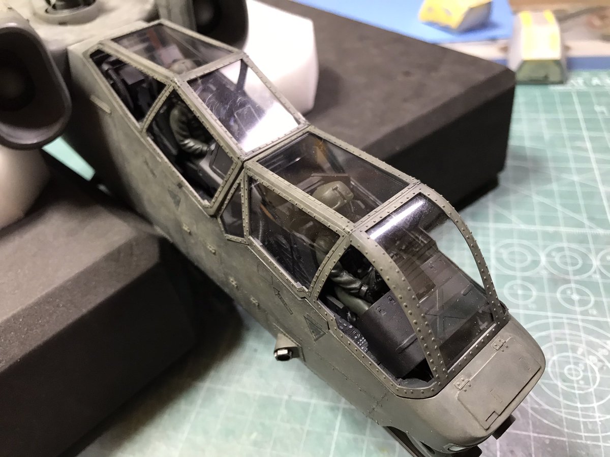 wizard03_765's tweet photo. 塩ビ板でキャノピー製作中。
後席側面は、中央部分にフレームを入れたために原型のR形状より広くなってしまったので原型改修しなければならない。あとは前席正面左右をバキュームしなければならない。ちゃんと出来るかなぁ…
#AFH02B #AH88 #ヘルハウンド https://t.co/CCS8gHq4yx