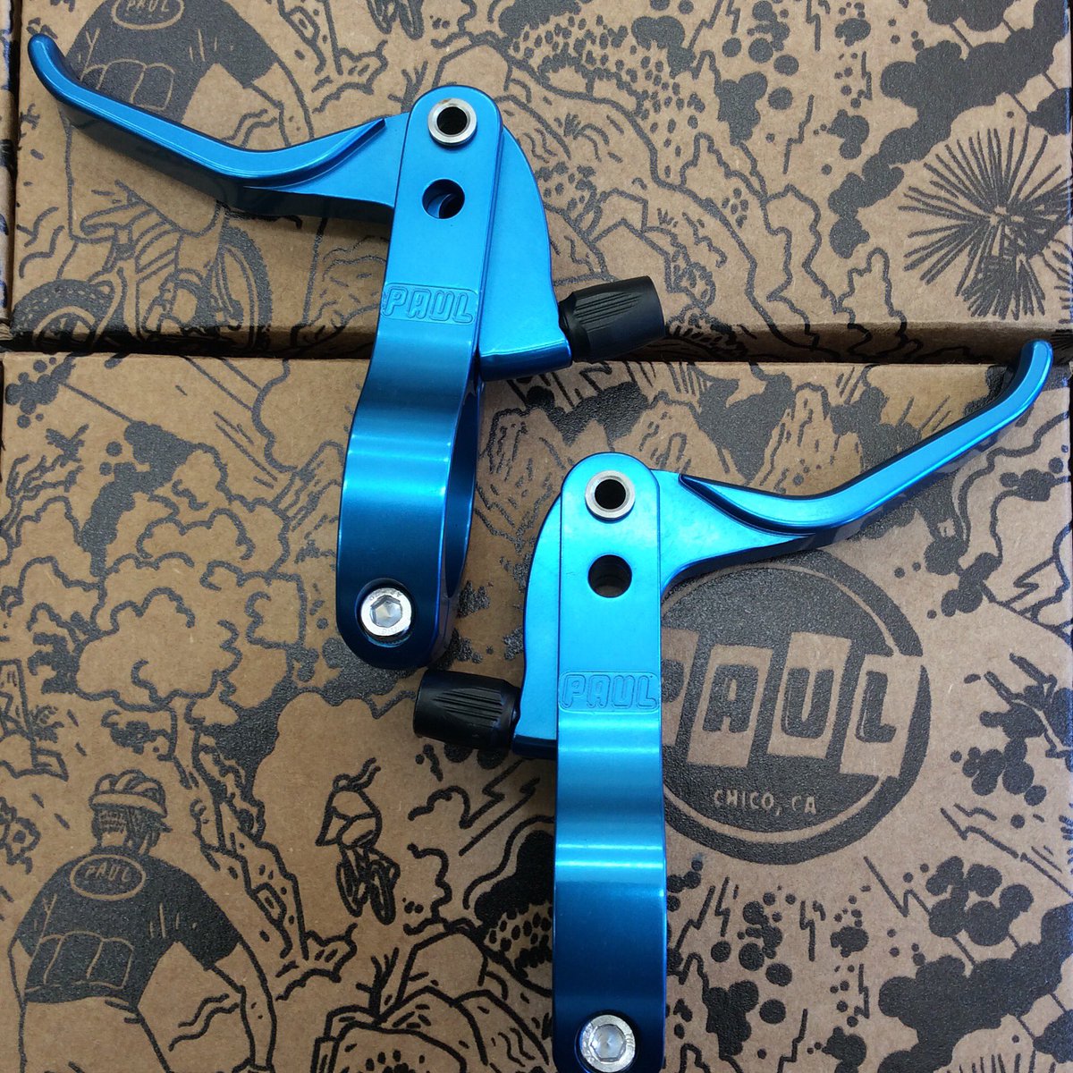 SURVA's tweet image. ドロップバーにクロスレバーを組み込むとオフロードでの捌きが格段に上がりますがロードキャリパー(ショートプル)用がほとんど。
#paulcomponents のクロスレバーは軸位置を変えることでロングプル(Vブレーキ)に対応させることができる希少種です。

#cycling #サイクリング  #グラベルライド #福井