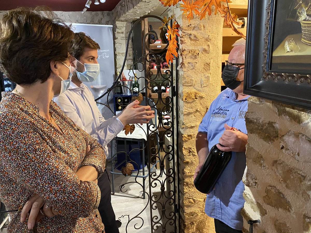 GeoffroyBax's tweet photo. Très bon moment à La Cave Rambolitaine avec un super accueil de Bruno Michaud.
Un caviste passionné qui a su en peu de temps remettre à flot ce commerce grâce à son énergie et son optimisme !
#commercedeproximite #jachetelocal
#Rambouillet https://t.co/obyRGXqPmy