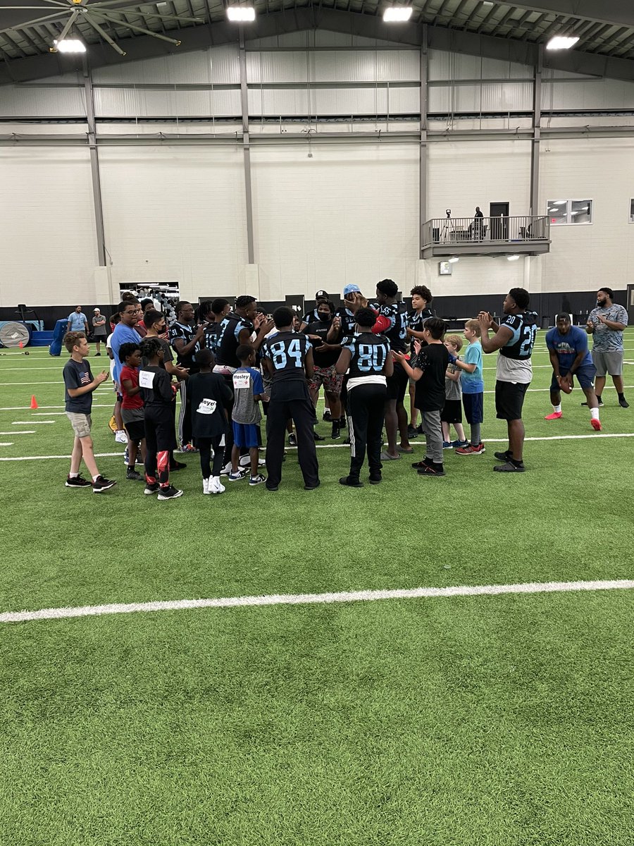 SeguinCougarFB's tweet photo. Great first day at Seguin’s Youth Football Camp! These young student athletes worked on blocking, catching, throwing and even kicking! It isn’t too late to sign up and we are excited to see everyone tomorrow and Thursday from 9:00AM to 11:00AM! #SeguinNation #FAMILY #Southside https://t.co/D8CxJqcRVi