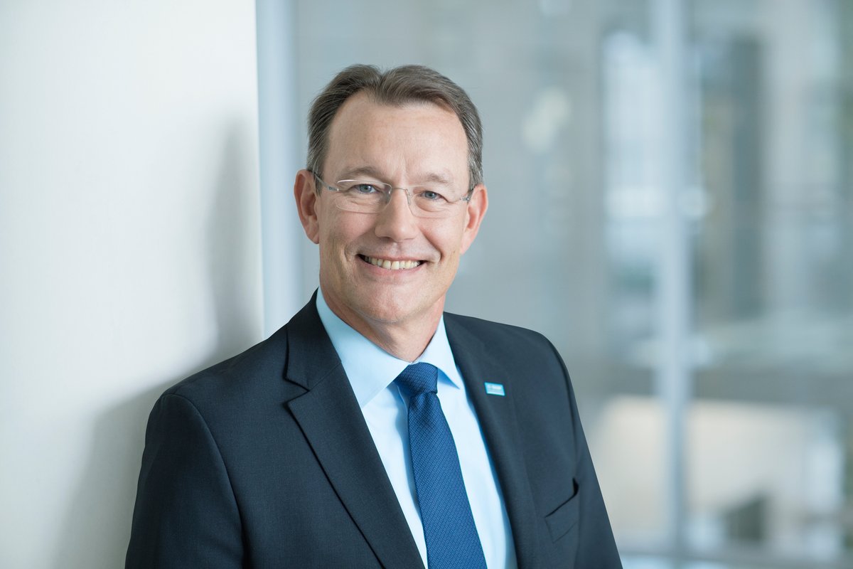 Effective today, Michael Heinz takes over as new CEO of BASF Corporation. 

“I am honored by this appointment as it allows me to lead an outstanding team and, at the same time, return to a country that feels like a second home to me," Heinz said.

basf.com/us/en/media/ne….