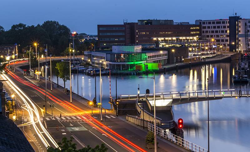 Het stedelijk gebied groeit en de drukte op wegen neemt toe. Nieuwe mogelijkheden op gebied van #IoT maken nieuwe diensten mogelijk. Het gebruik van #sensoren en het verzamelen van data brengt ook uitdagingen mee. Lees verder in de special van <a href="/FD_Nieuws/">FD Nieuws</a>  bit.ly/3fGLvPy