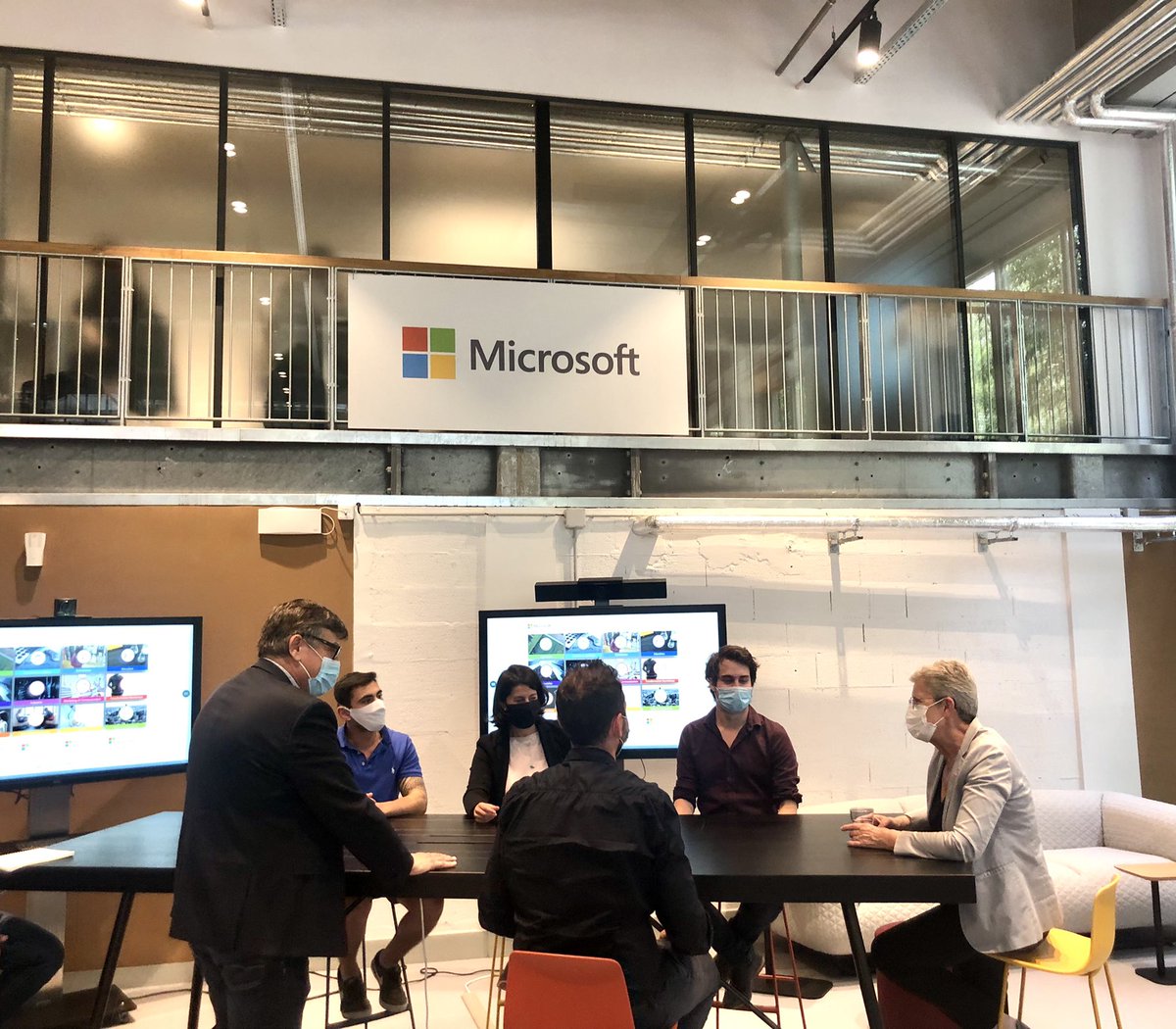 SimplonNAQ's tweet photo. ⭐️ Nous accueillions ce jour Madame la Ministre @gdarrieussecq qui vient rendre visite à notre promotion #EcoleIAMicrosoft by @simplonco. Échange inspirant avec notre équipe et nos apprenants, merci pour votre temps 💭 #IA #inclusion https://t.co/EPWs6D84OY