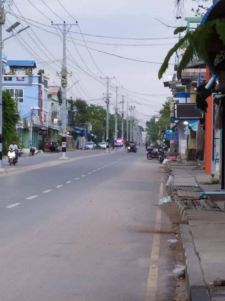 spring_2021's tweet photo. 1.6.2021 Around 6:25PM, In Pakokku, Terrorists shot to the two civilians for holding Three Finger Salute from motorcycle on Pauk Road. A woman died at spot and a man got hit at leg. Witness said Terrorists also kicked and beat him.

#June1Coup 
#WhatsHappeningInMyanmar https://t.co/tSPmiUyvgT