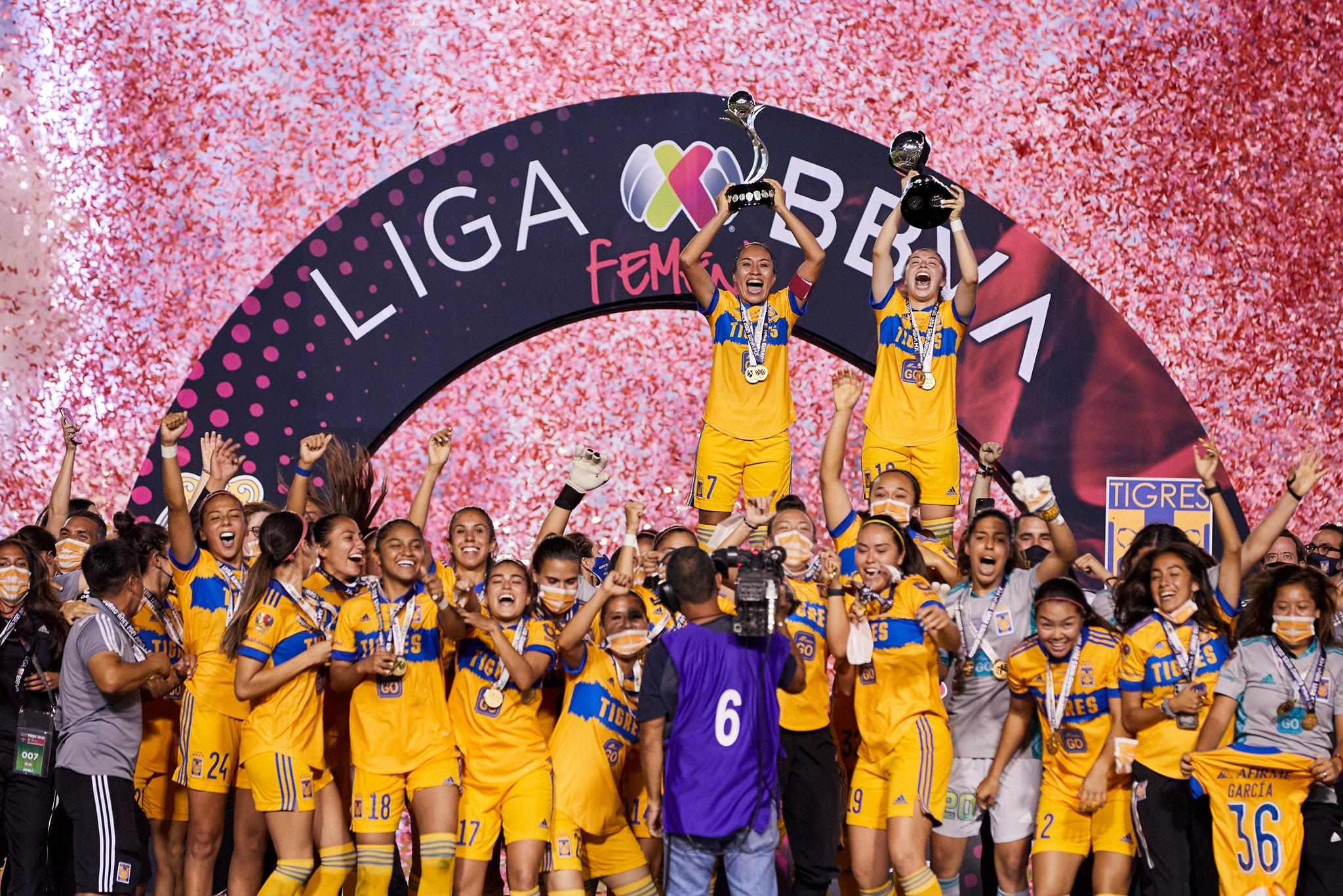 Tigres Femenil 🐯 on Twitter: "¡¡Muy buenos CAMPEONES, BICAMPEONES, Y  CAMPEÓN DE CAMPEONES días!! 😉🐯🏆🏆… "