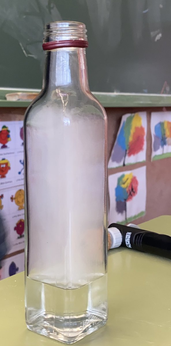 EliCatalan2's tweet photo. Más exposiciones de Science Box 📦🧪🧫🔬⚗️
Me encanta que tengan tantas ganas de enseñarles a sus compañer@s cosas super interesantes de Science🤩😍
#learningissharing #Science #scienceBox #handsonlearning https://t.co/UOUgLPMpe0