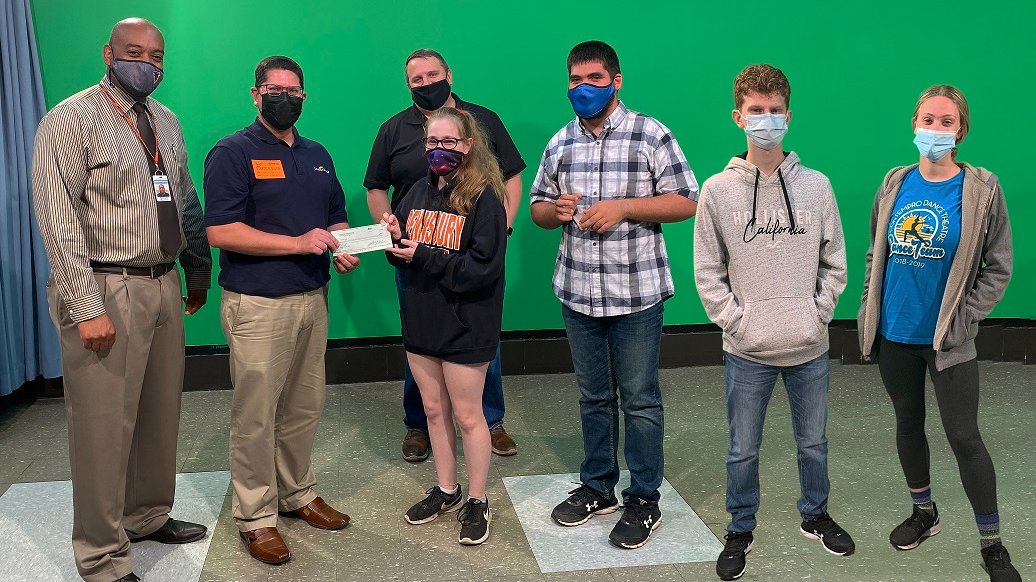 Our Deputy Director David Walter was proud to recently present Pennsbury High School with it’s $500 cash prize for being voted winner of this year’s Teen Driver Video PSA Challenge powered by <a href="/ComcastPhillyNJ/">Comcast Philly NJ</a>! tmabucks.com/pennsbury-high…

<a href="/PSD_CoffeeBean/">Pennsbury School District Coffee Bean</a> | <a href="/PburyChannel/">@PSD_Pennsbury Channel</a>