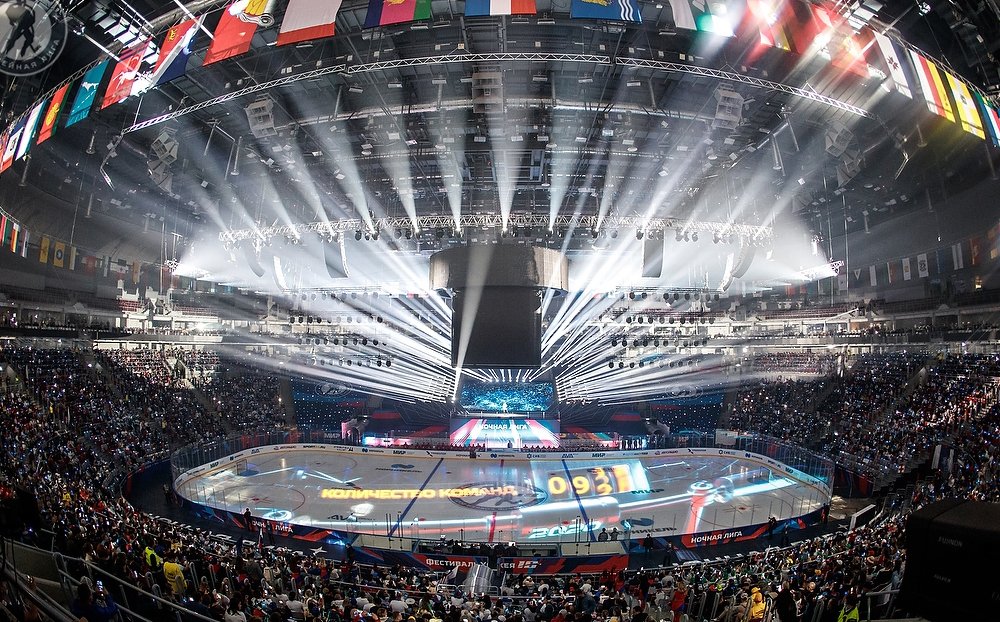 ClayPakyNews's tweet photo. Over 500 Claypaky fixtures lit up the ice rink during the 2021 Night Hockey League Opening, held last May at the Bolshoy Ice Dome in Sochi’s Olympic Park, Russia.
LD: Alexey Inkov - Technical Production: Elkruff #Claypaky #Unico #Axcor300 #HyBeye #Beye #Mythos #Sharpy #Stormy https://t.co/mdXVn5dC9F