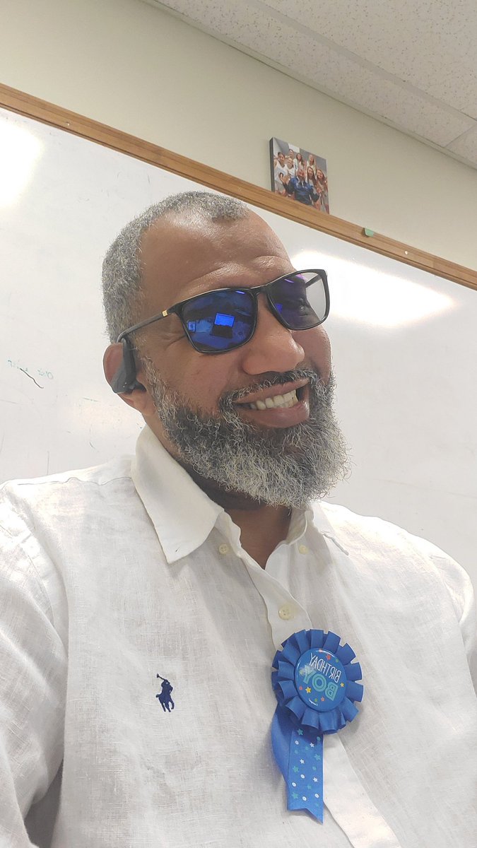 confidencehoops's tweet photo. Happy to see my 45th Bday !
Thanks to everyone for the text and calls !
I feel the love β€
#bdayvibe
#45loaded
#Thankful https://t.co/a93QPWNfKB