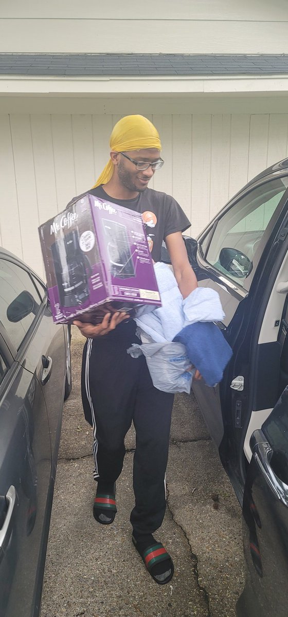 TheOGUncleE's tweet image. It&apos;s moving day @ErronBean2!! @ethanmahoney23 with the assist!! #TechBound