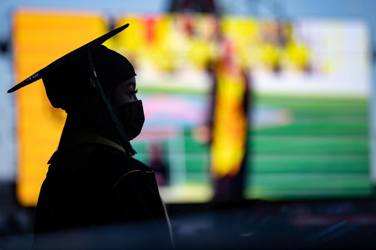 richardgrant88's tweet photo. Alright here are some of my pictures from Saturday’s College of Health and Human Services graduation. 

You can find the full story that I wrote over at the @signaltribune 

#graduation #beachgrad2020 #beachgrad2021 #csulb #csulbgrad #longbeach #longbeachcalifornia #lbc #lbsu https://t.co/0HxAMg2R2D