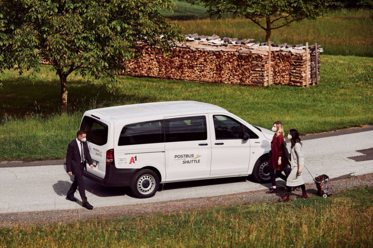 unsereOEBB's tweet photo. Wie grüne Mobilität von heute in Gemeinden funktionieren kann? Ganz simpel: Mit innovativen Produkten von Postbus und cleveren Mobilitätskonzepten, wie unserem schnittigen Postbus Shuttle 🚌. Steigt ein, ab heute auch in Feldbach in der Steiermark! #Postbusshuttle https://t.co/NRDzSSdro8