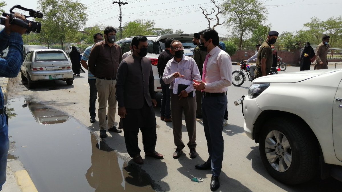 CaptainUsman's tweet image. بس سٹاپ پر انتظار کرنے کے لیے مناسب انتظام شہریوں کا بنیادی حق اور روزانہ لاکھوں افراد کی ضرورت ہے۔وحدت روڈ پر کئی سال سے نامکمل بس سٹاپس کی تکمیل کے لیے متعلقہ محکموں کو ہدایات جاری کر دی ہیں۔شہر کے باقی علاقوں کی رپورٹ بھی طلب کر لی ہے
#Lahore #BusStops #waiting #BasicNeed