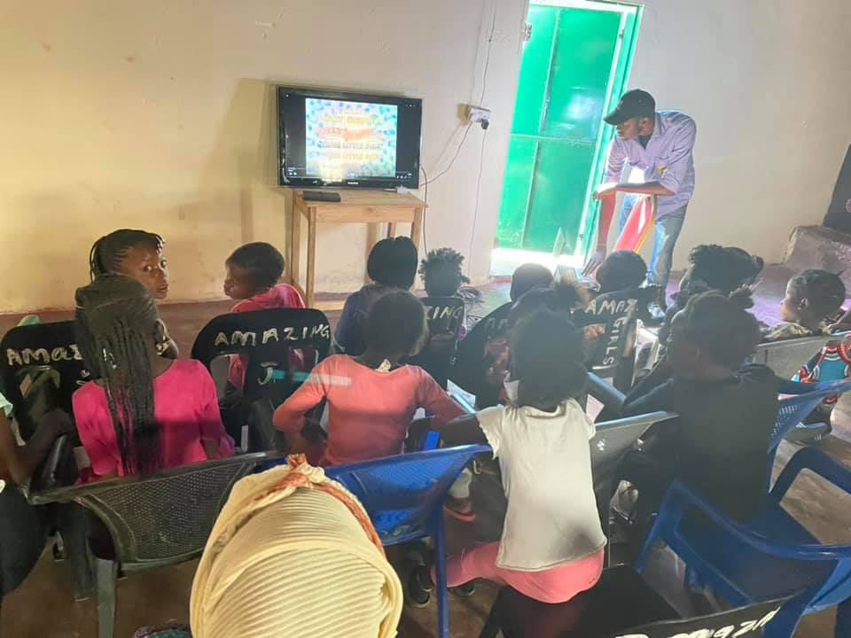 WomenInfluence_'s tweet photo. Time goes by, and our girls grow up by leaps and bounds! They’re making incredible progress, and it’s all thanks to you and your help! Please don't stop!
A week ago, the girls watched "Three Pigs" cartoon and chess lessons. In addition to the basic… https://t.co/RoRk9cunuH https://t.co/EUYSTFEp4U