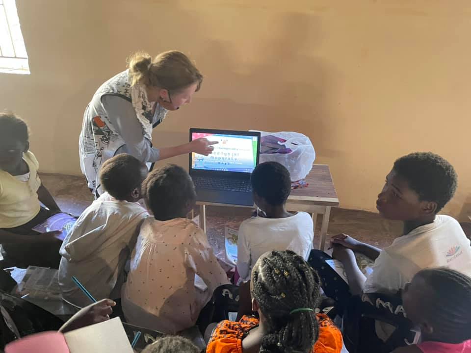 WomenInfluence_'s tweet photo. Time goes by, and our girls grow up by leaps and bounds! They’re making incredible progress, and it’s all thanks to you and your help! Please don't stop!
A week ago, the girls watched "Three Pigs" cartoon and chess lessons. In addition to the basic… https://t.co/RoRk9cunuH https://t.co/EUYSTFEp4U