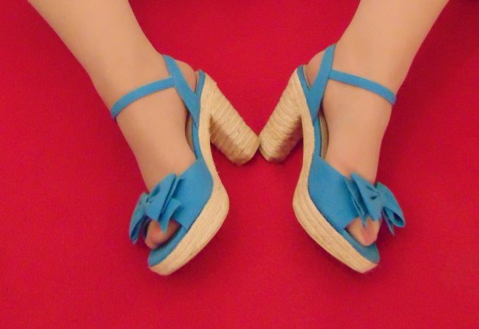 My feet in tan nylon pantyhose and blue heels... #fu&szlig;fetisch #feet #nylonfeet #feetfetish #footfetish<a href="/tag/footfetish"class="tags"><span>#footfetish</span></a><a href="/tag/shoes"class="tags"><span>#shoes</span></a><a href="/tag/stockings"class="tags"><span>#stockings</span></a><a href="/tag/heels"class="tags"><span>#heels</span></a><a href="/tag/feet"class="tags"><span>#feet</span></a><a href="/tag/heel"class="tags"><span>#heel</span></a>