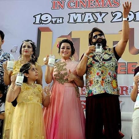 Wine and cocktail parties are common these days. But St. @Gurmeetramrahim Ji motivates everyone to celebrate their special occasions with #CowMilkParty as cow milk is a good source of protein, calcium, as well as nutrients including vitamin B12 & iodine. #EnjoyDairy #WorldMilkDay