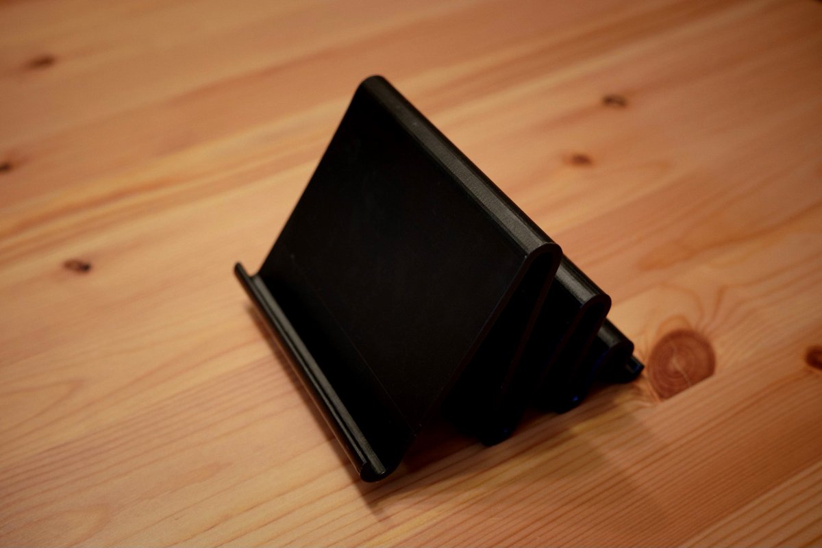 atelier9per's tweet photo. 3dプリンタでiPadスタンドをつくりました。
少し反ってしまいました。

#3dprint #3dプリンター #bene4mono https://t.co/rQjOcLiltJ