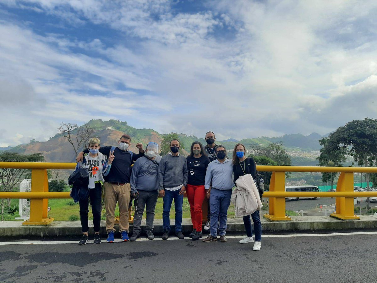 En #Pereira nos encontramos con compañeres dispuestes a luchar y construir poder popular.
Gracias a <a href="/SintraemsdesPei/">Sintraemsdes Subdirectiva Pereira</a> <a href="/marchapatriota/">Marcha Patriótica</a> y <a href="/C_Pueblos/">Congreso de los Pueblos</a> por recibirnos. Sin ustedes no hubiera sido posible conocer a fondo lo que está sucendiendo en Colombia. 
#ColombiaEnLucha