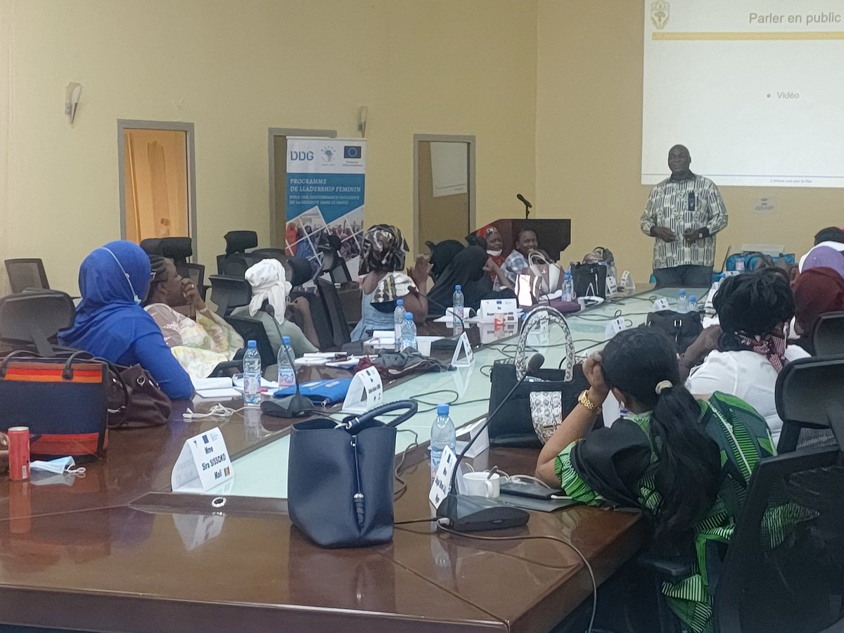 Wanepbf1's tweet photo. DDG-WANEP BF,Niger,Mali.
La formation continue à l'EMP-ABB
Avec le Général DIARRA SEYBA,les femmes du vivier d'expertise Féminin  ont été renforcées en technique de: analyse des besoins de formation;-conception une formation;-facilitation.@WANEP_Regional, @UE_BURKINA,@PLF_Sahel https://t.co/orOjAJ6YxP