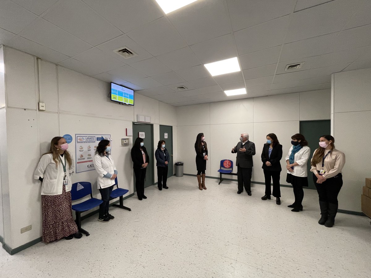 Esta mañana, nuestro alcalde <a href="/TroncoTorrealba/">Raúl Torrealba</a> junto a la alcaldesa electa <a href="/cmerinoc/">Camila Merino</a> entregaron un presente a los funcionarios del CESFAM de Vitacura por su 60º aniversario. Enviamos un gran saludo a todos sus funcionarios, incluyendo al COSAM, Vitabotica y Primeros Pasos.