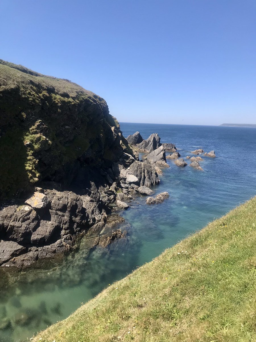 mikeharding26's tweet photo. Had a lovely time today at #BurghIsland the sea tractor was fully booked with wedding guests going to the hotel so we waded across hoping for lunch at the #PilchardInn but they were closed 🤨 anyway the sun was shining, the views fantastic, we had a laugh and a great time 😎☀️ https://t.co/A2JftKYMvw