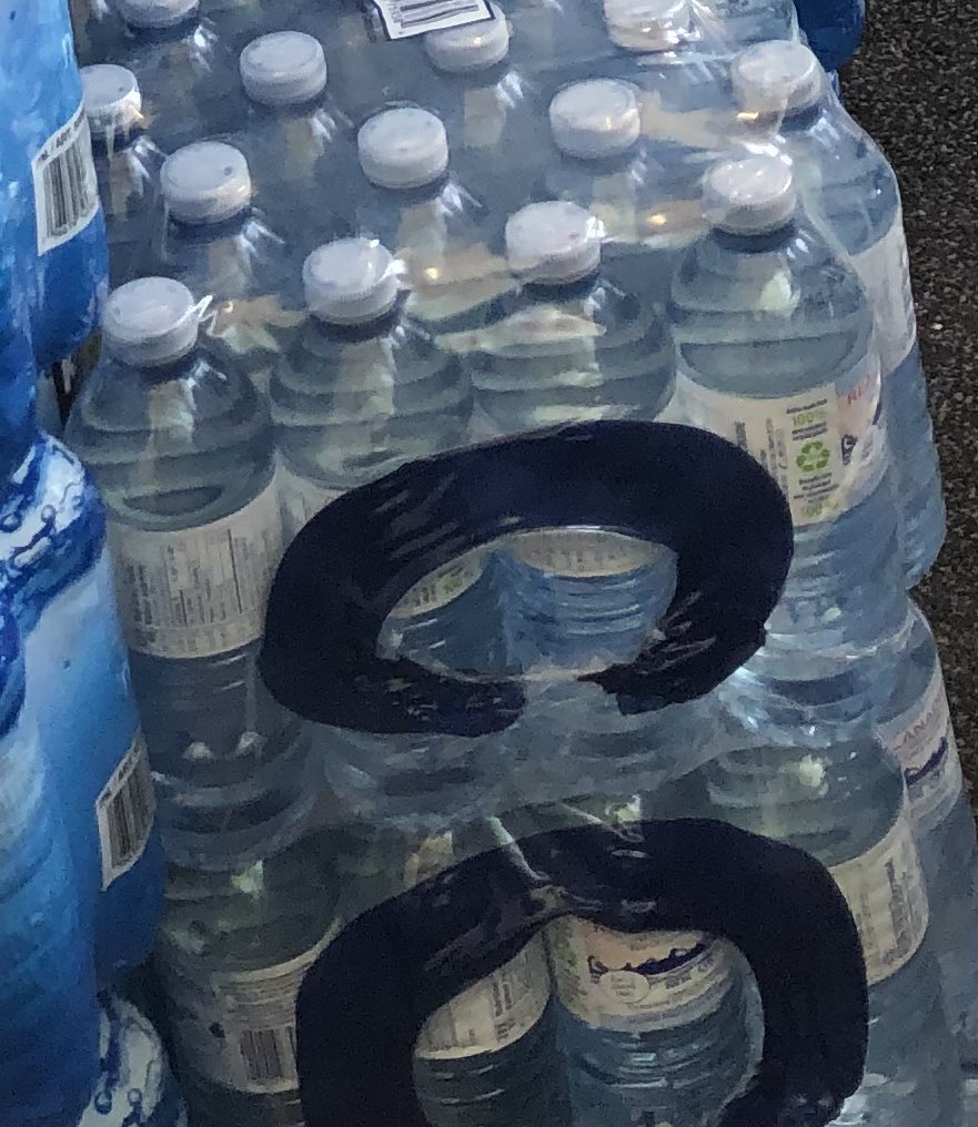 MySistersPlace's tweet photo. Friends. we are very low on bottled water. Serving more than 200 participants each day we are in need of a small tidal wave of water donations. Donations accepted Mon-Fri from 2-4 at back gate. Call 519-679-9570 x 5000 when you arrive. Pls share! #ldnont @CMHA_EM @LdnHomeless https://t.co/0P4Y2cON1l