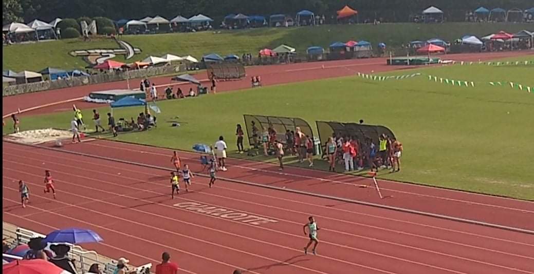 BrummCat's tweet photo. This year on #AAUTRACKDAY I remember watching Jamar run hard to win the 400m to qualify for Nationals. This is a screen shot from the video of that race as he races to the finish.
#aautrackandfield #capefearflyers #runnerboy #runilm #trackandfieldlife #AAUlife https://t.co/URKWtSx0Ko