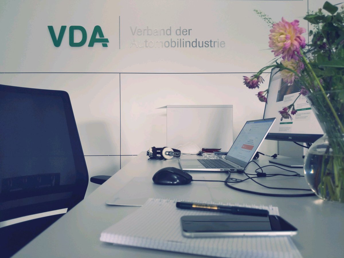 Neuer Arbeitsplatz. Danke für den tollen Empfang, <a href="/VDA_online/">VDA</a>.

Habe richtig Lust auf die kommenden Aufgaben und die Arbeit mit einem großartigen Team. Let's go!