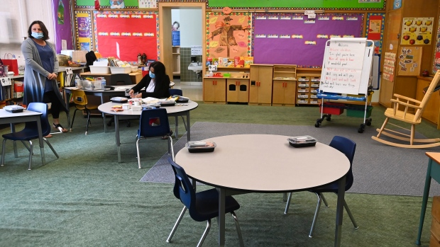 CP24's tweet image. BREAKING: Ford government planning to keep schools closed until fall, decision still has to be finalized by cabinet cp24.com/news/ford-gove…