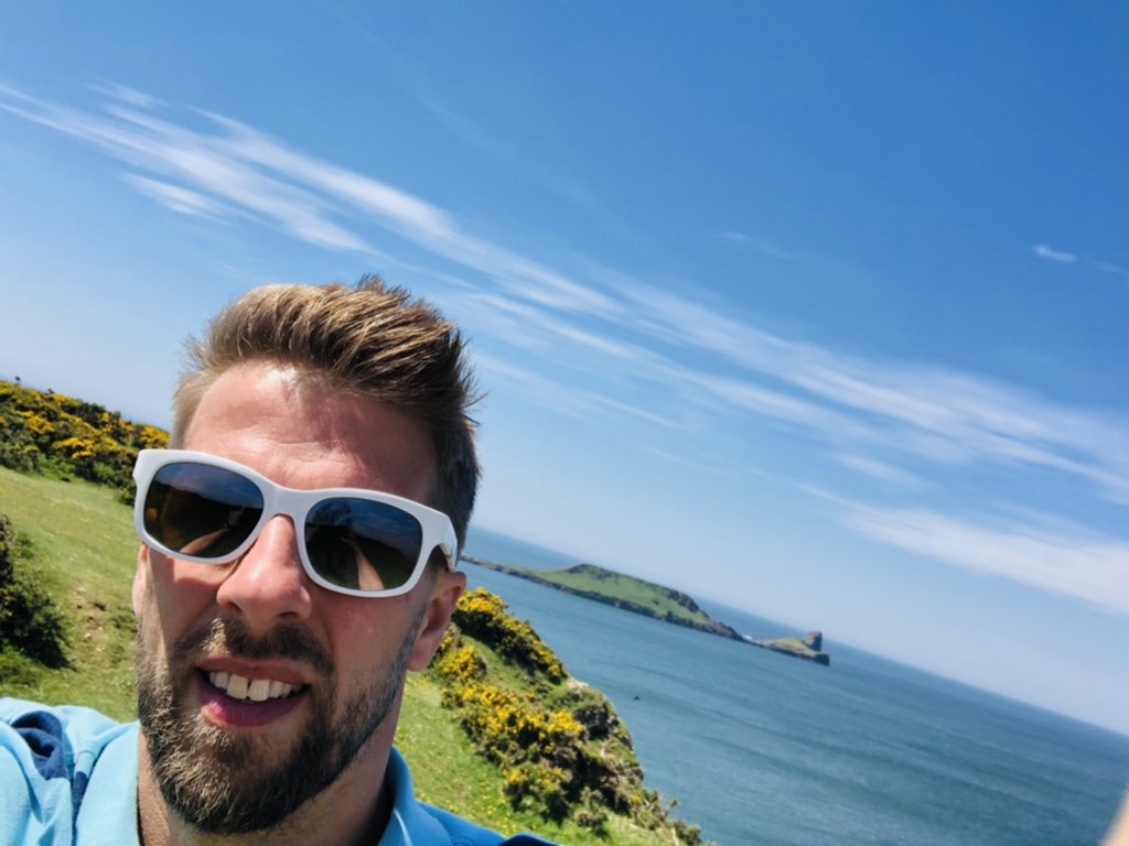 RickyPurdy1's tweet photo. As offices go, today’s is a pretty good one.

#tuesdaymotivations with #rhossili (officially in the UK’s top 3 beaches) on my doorstep.

#luckyman #ZoomWithAView https://t.co/fgYTpklUj6