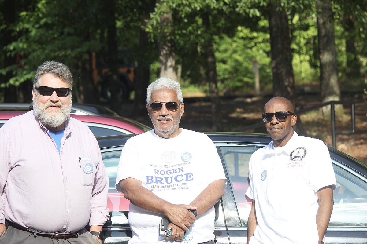 JohnLSanders6's tweet image. We all exercised today!! State Representative @RepRogerBruce61 @rowel70  Trina A. Ko and  Legislative Liaison￼ Phil Lunney, I’m tired!
#GaDistrict61 #TheExecutiveAide 
#SweetWaterStatePark