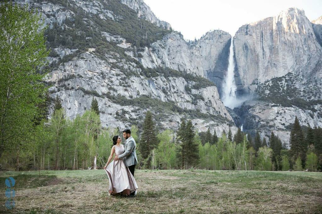 aperinastudios's tweet photo. Day 1 of 5 starts today! Been looking forward to this wedding #GHneViahCorona
.
.
.
#weddingweek #fresnoindianwedding #yosemitenationalparkengagement #yosemitephotographer #southasianbride #engagementsessions #aperinastudiosphotography #aperinastudiosat… https://t.co/fzNOjgsonq https://t.co/N0ZxleFHIP