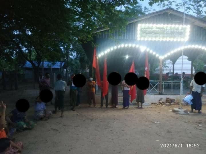 RoundSenpai's tweet photo. Evening strike by residents in Min Ywa Gyi village , Ayartaw Tsp against military dictatorship.
#WhatsHappeningInMyanmar 
#June1Coup https://t.co/7jr30x2unf