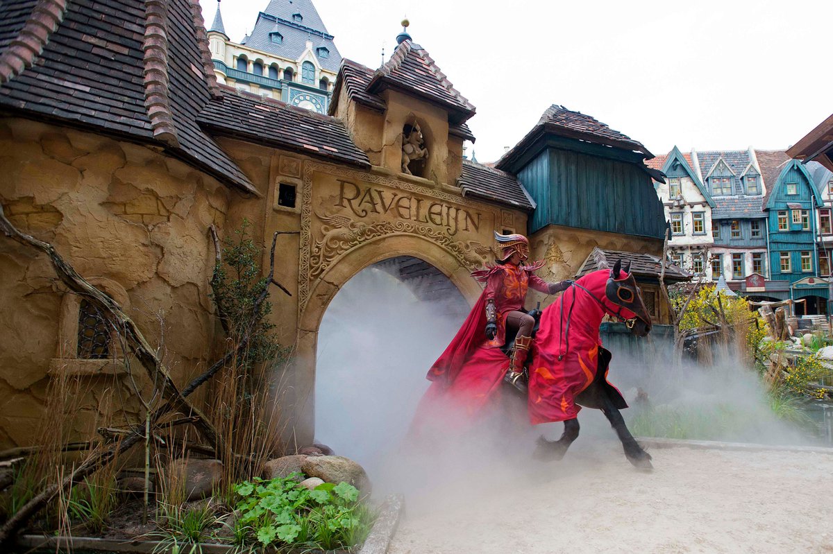 PuyduFou_EN's tweet photo. We wish a good season to all our Talents currently in the Netherlands ! 😃
After a 6-month absence, and 9 days before their colleagues of Puy du Fou in France, our French-Dutch team is now back on stage at @Efteling to present the “Raveleijn” show. https://t.co/rsOJGl0VzE