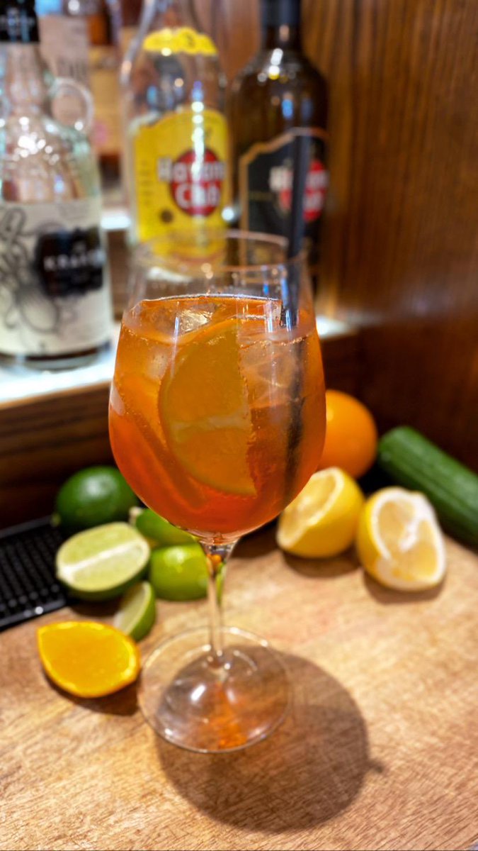 just a cheeky couple from yesterday... nice to see us Brits haven’t forgotten how to ‘Bank Holiday’! You thirsty lot! 
🍹🍸🍻🥂🍷🥃🍾🍺☀️