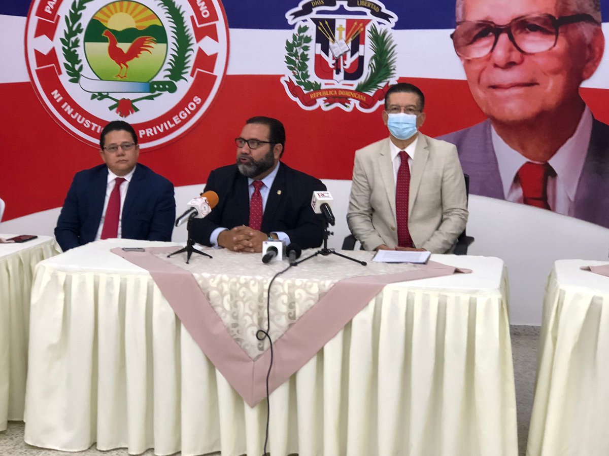 RogelioGenao's tweet photo. Hoy el @PartidoPRSC inició  el programa #3R "Reencuentro,Renovación y Reactivación" con la Reactivación de la Militancia del @johnnyjones58 y cientos  de ex-reformistas que regresaron a la organización...juntos construiremos el #RetornoRojos ...a la Carga!!!! https://t.co/hsrq615l6g