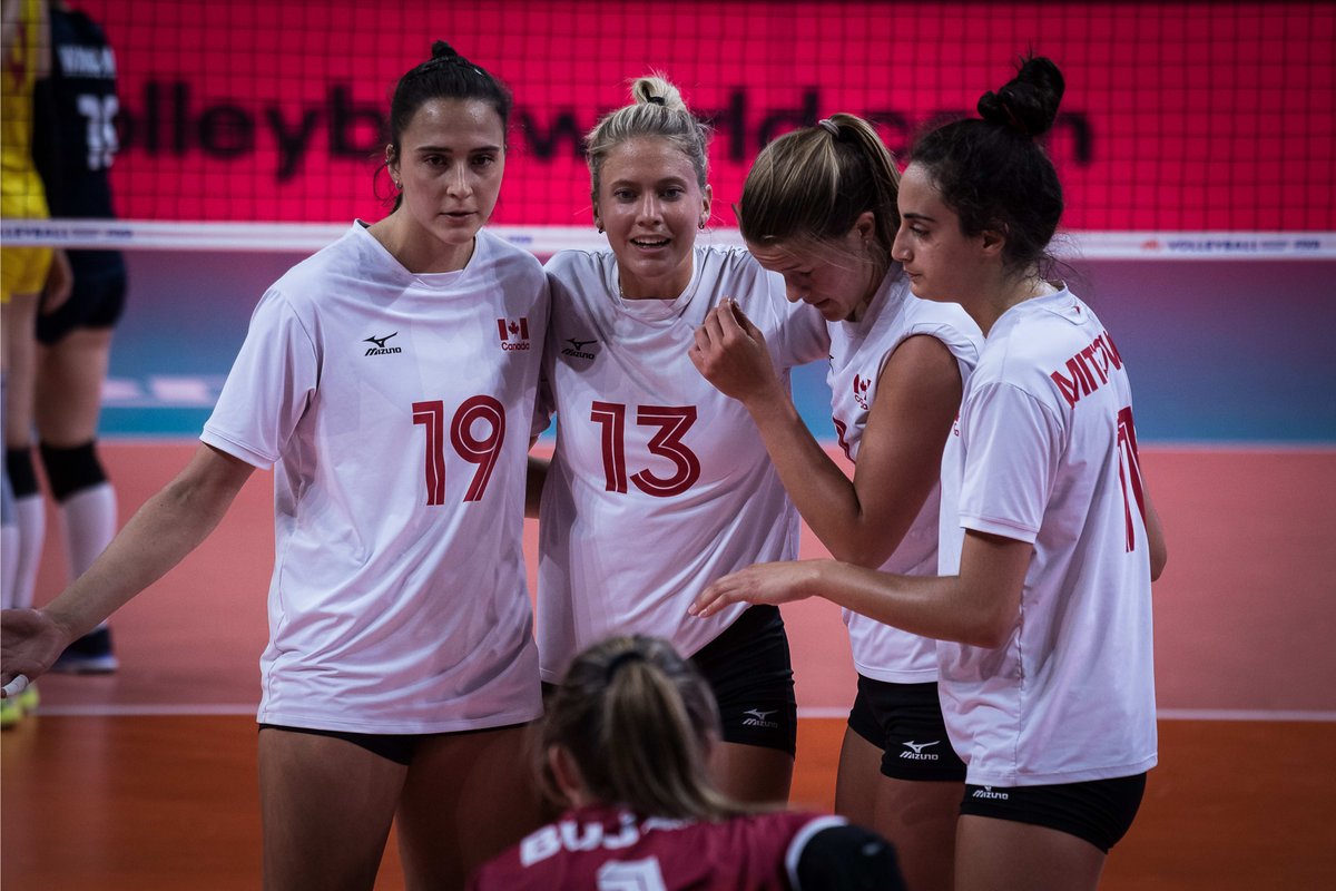 VBallCanada's tweet photo. #VNL #CHNvsCAN going to five😮 Keep watching @cbcsports 🔗https://t.co/wDSrvvhj8l https://t.co/iVyALeW7Jo
