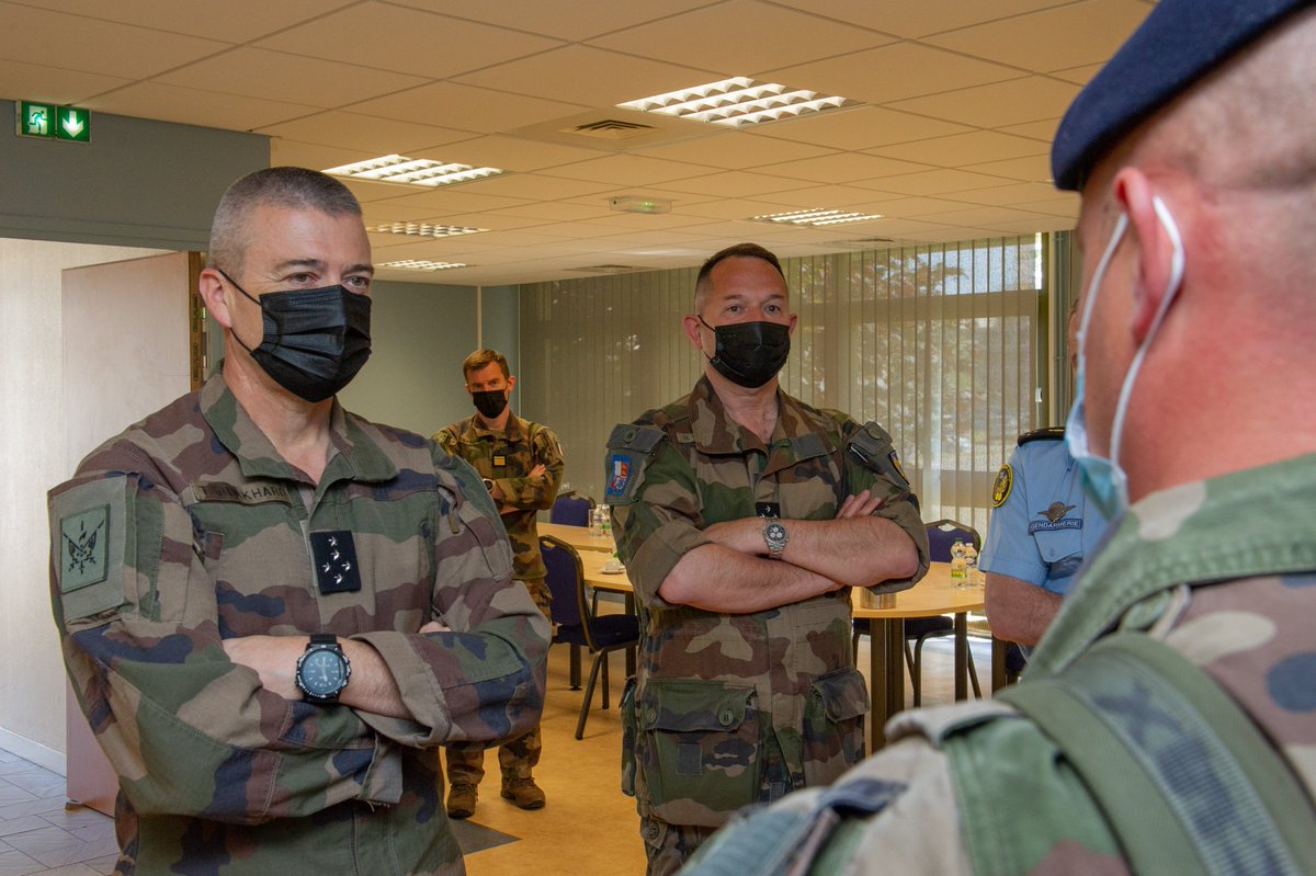 CEMAT_FR's tweet photo. Rencontre aujourd’hui avec les chefs de corps de la zone Terre Nord-Ouest qui clôture une série d’échanges avec ces officiers de l’@armeedeterre. Ces chefs expérimentés sont au cœur de la #VisionStratégique qui endurcit notre armée pour faire face aux combats de haute intensité. https://t.co/0N3rTDixjW