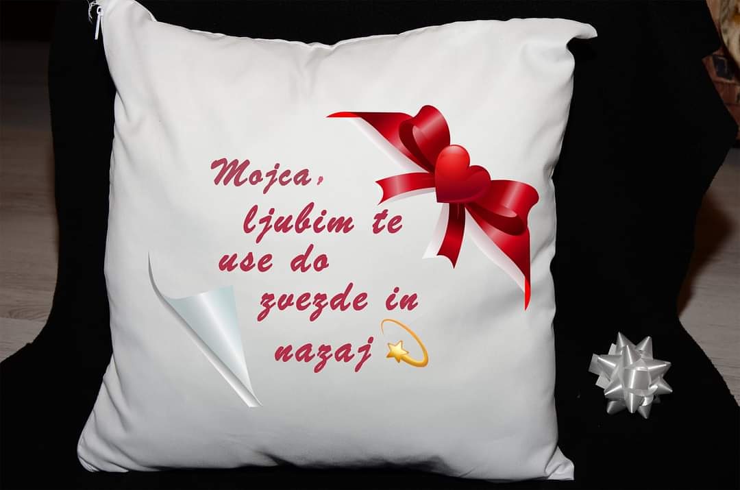 MagicprintSi's tweet image. 💓In imejte se radi,saj ljubezen lahko delimo vsaki dan♥️
✨Naročila sprejemamo v Inbox ali po mailu: 
magicprintsp@gmail.com , pošljite kar želite na blazine in podatke za dostavo!🙂
✨Cena 15e+poštnina.
p.s Škofja Loka brezplačna dostava!😊
💥Magic Print ✨print your wish