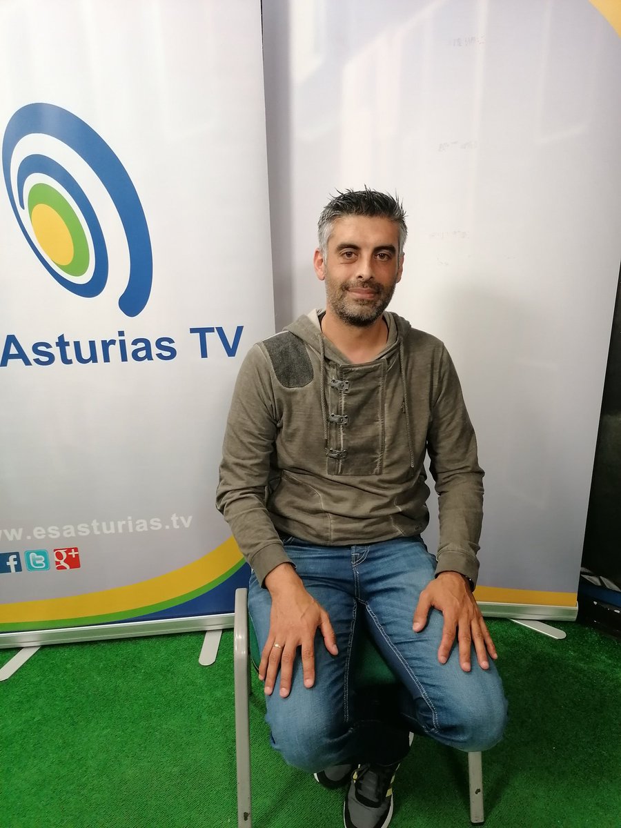 Hoy con <a href="/Kililopez/">Pablo Lopez Barbon</a> del <a href="/BarciaCF/">Barcia Club Futbol</a> a las 21h en <a href="/EsAsturiasTV/">StoneKiell</a> y con pequeño video del <a href="/RealAvilesind/">Real Avilés Industrial</a>. Enhorabuena al <a href="/CDLLANES/">C.D. LLANES</a> por su fase de play off y Ánimo para volver a <a href="/Condalclub/">Condal Club</a> y <a href="/daniroces/">Daniel Roces</a>