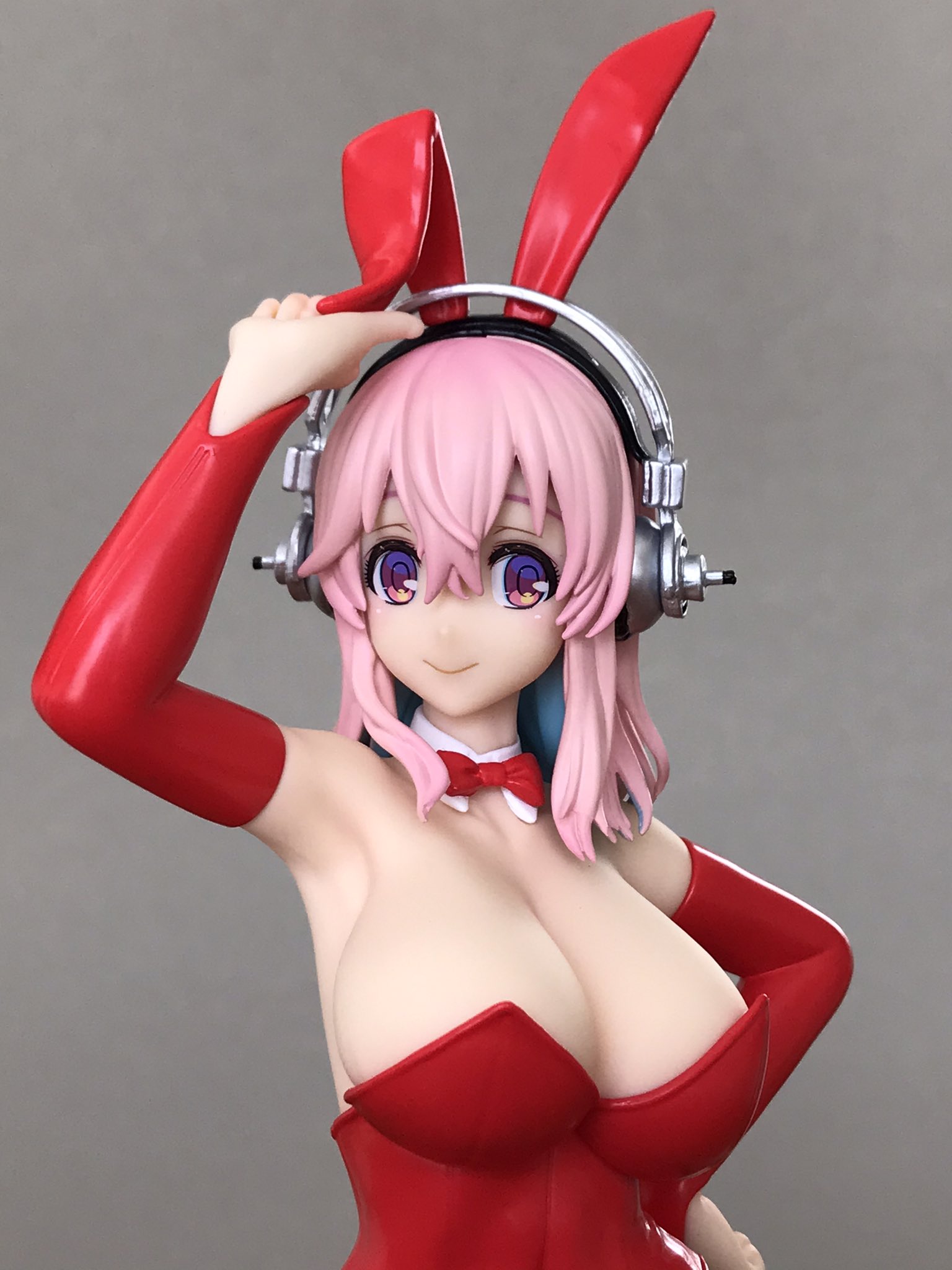 津路参汰 すーぱーそに子15周年 まだ先にはなりますが フリューさんのプライズフィギュア Bicute Bunnies シリーズの色替え再販準備中です 今度は赤バニーそに子 とても発色良い赤 すーぱーそに子 Supersonico T Co Uedr5kfsiy Twitter